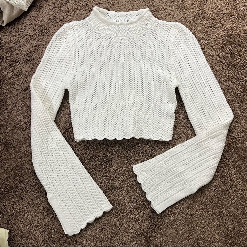 Cropped White Sweater Knit Mock Neck Scalloped Hem Bell Sleeves Small